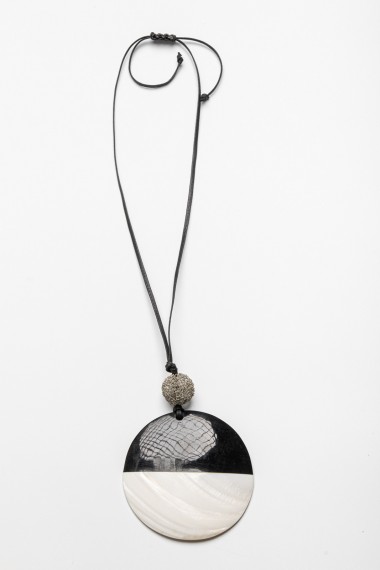Collar Concha blanco y negro