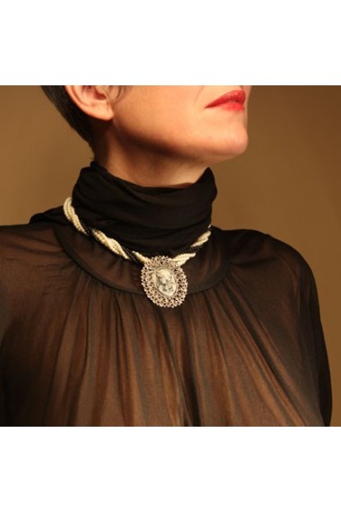 Collar Swati Victorian